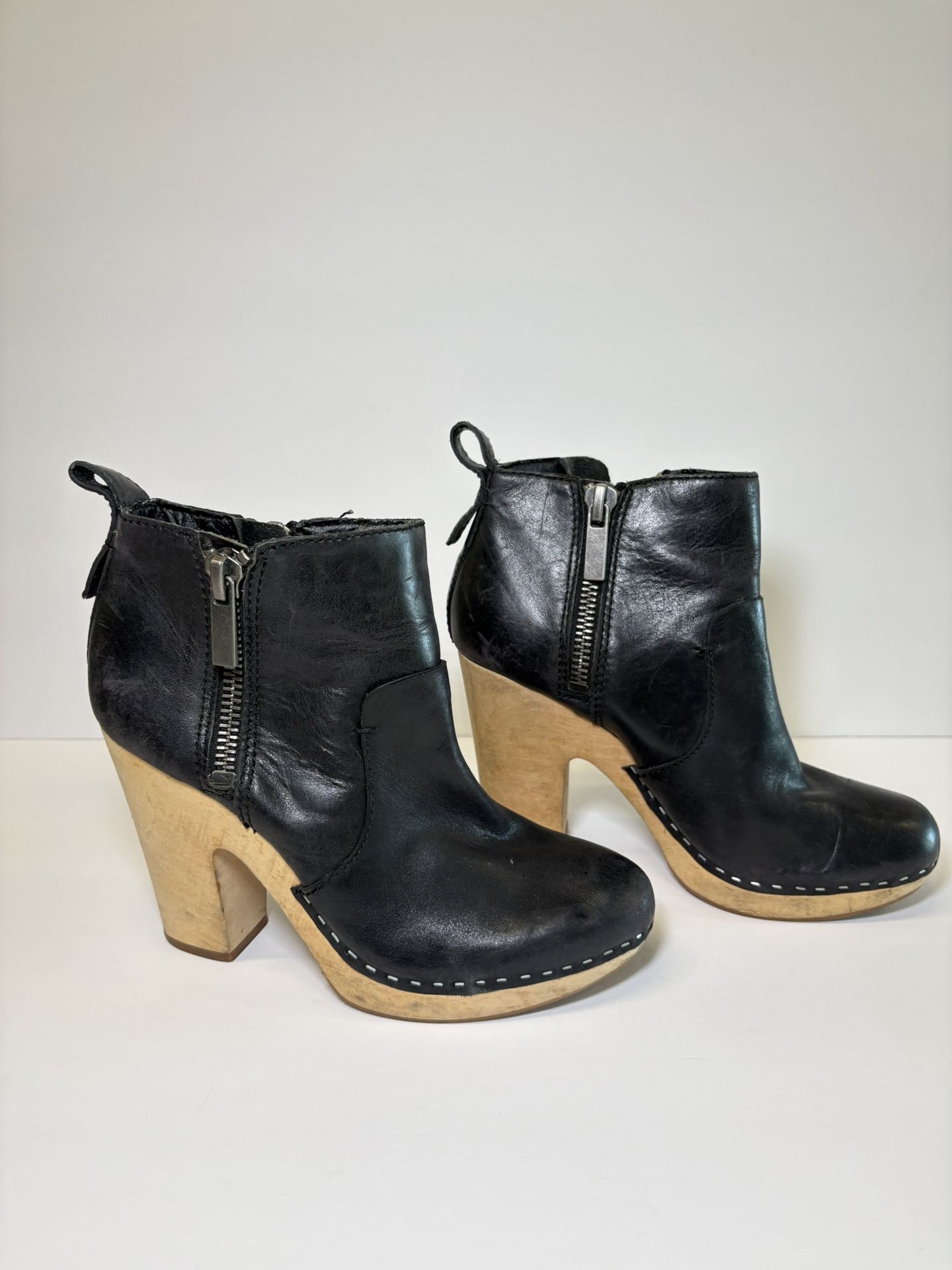 Dolce Vita Womenβs Black Booties Size 8 π’ Trendy Yellow Sole π Stylish