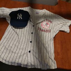 New Yor Yankees Baseball  Shirt And Hat