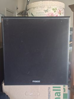 PINNACLE SUB WOOFER AND CENTER CHANNEL