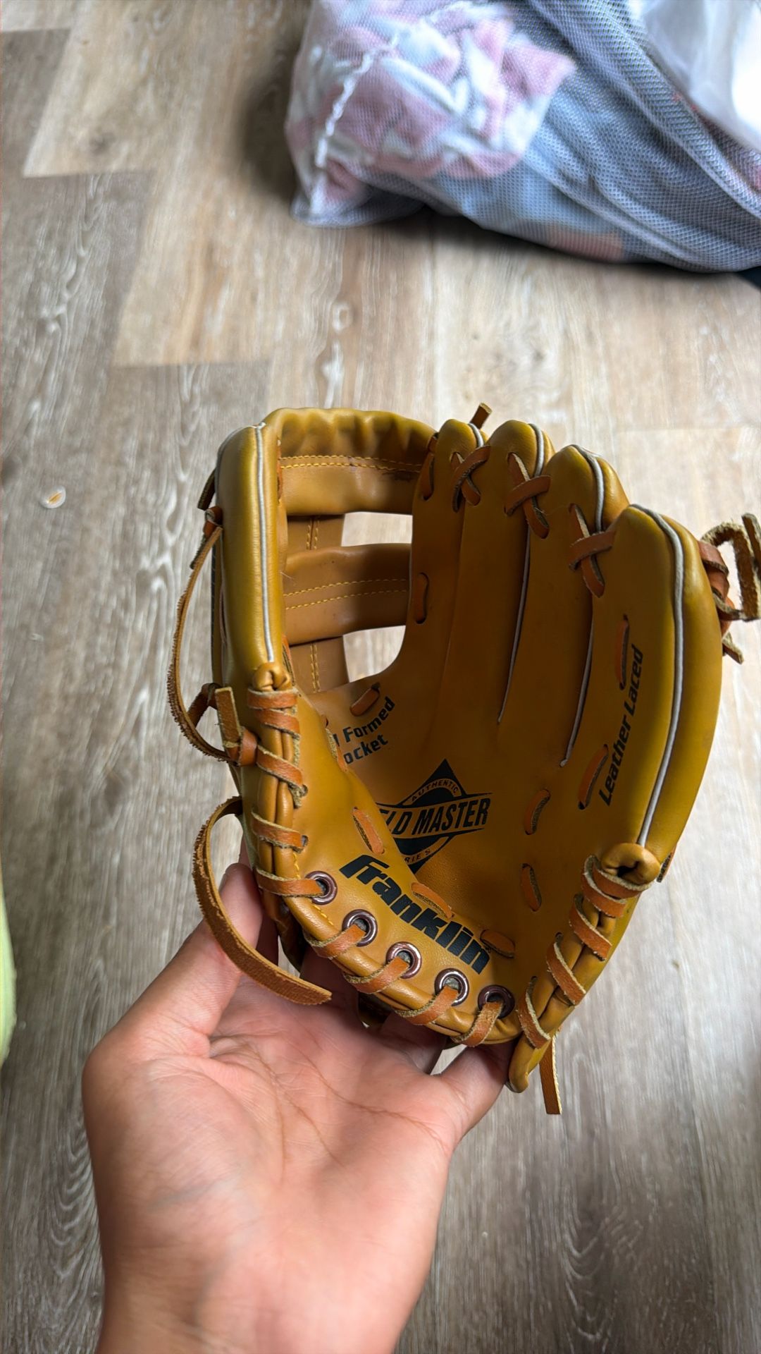 T Ball Glove 