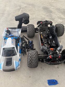 Arrma Granite brushless 3s. Real 50+ mph