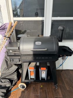 Wood Pellet Grill and Smoker