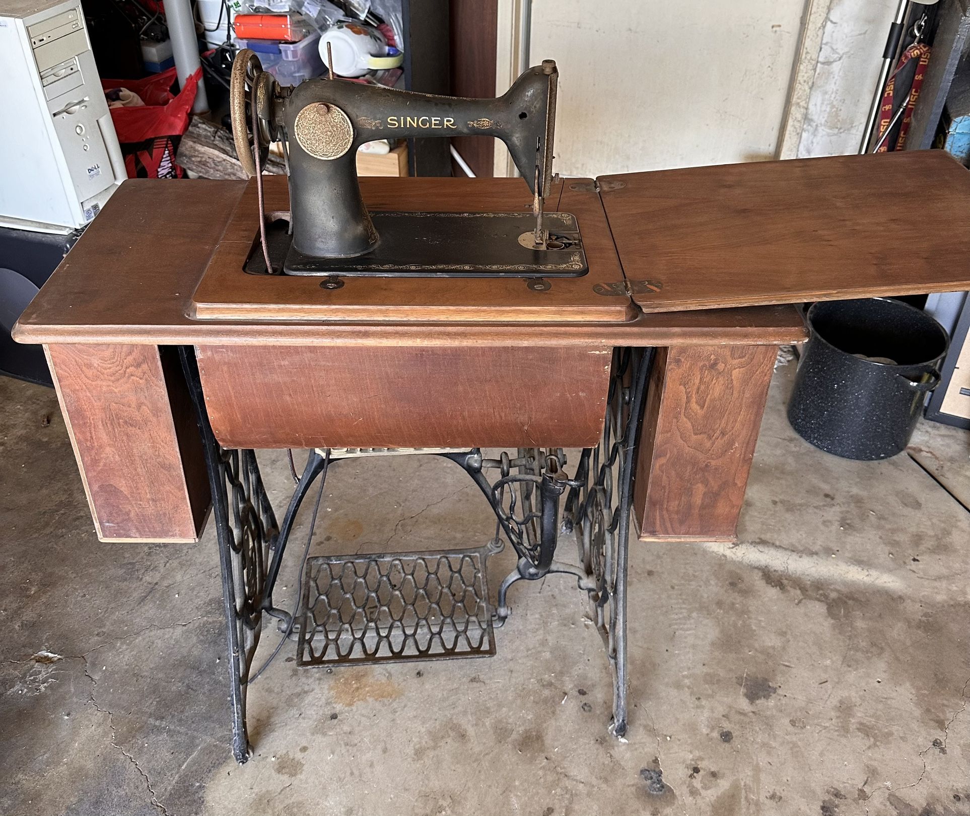 Old singer Sewing Machine With Table