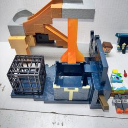 Minecraft Mini Mode with playset and figures