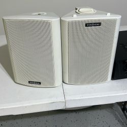 Speakers & an amplifier 
