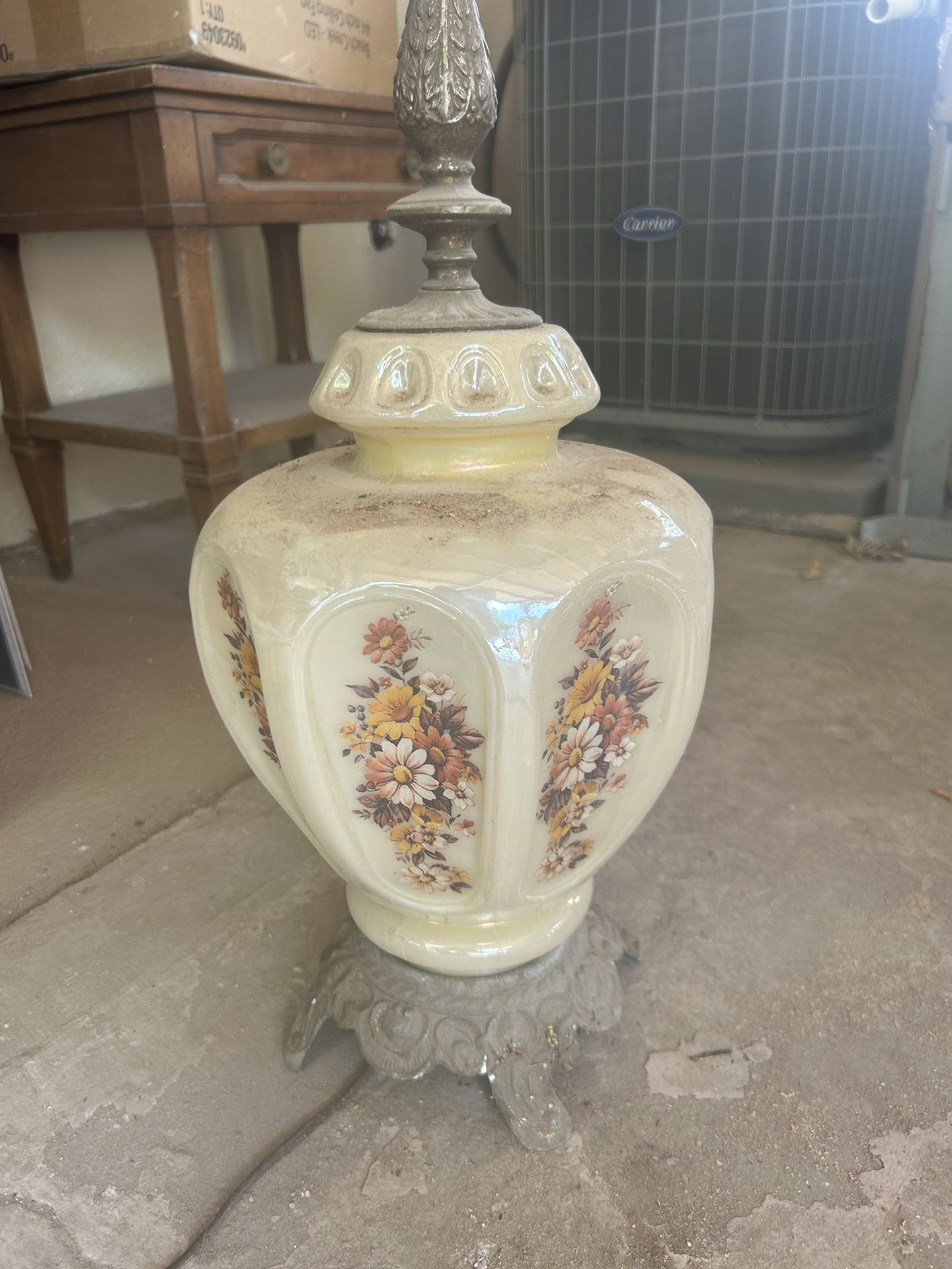 Antique Victorian Vintage Table Light Lamp