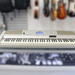 Yamaha DGX-300 Keyboard