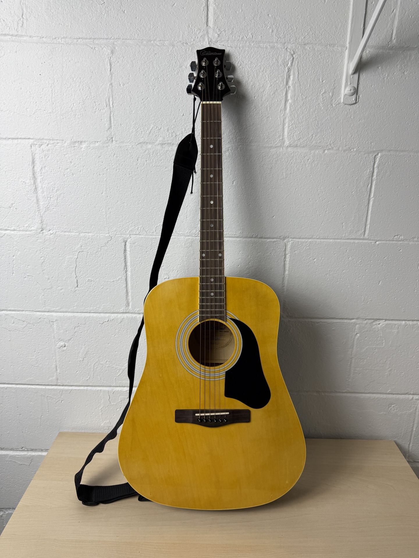 Silvertone Pro Series Acoustic Guitar CA081960 w/ Soft Case & Strap