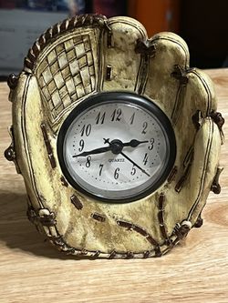 baseball mit clock quartz