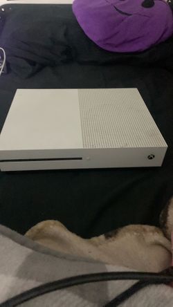 Used Xbox One With Pink Controller & Batteries
