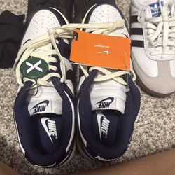 BRAND NEW NIKE NAVY BLUE DUNKS