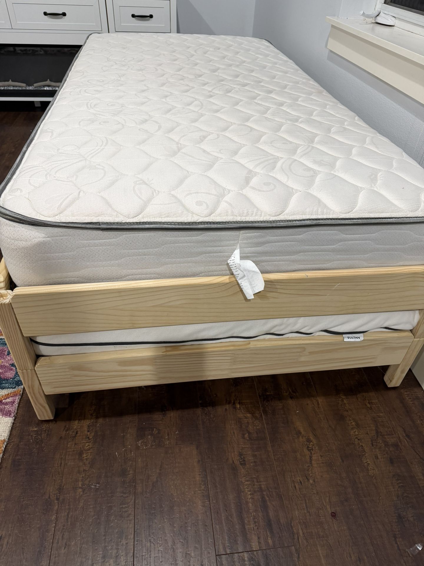 Stackable bed- Twin With Mattress 