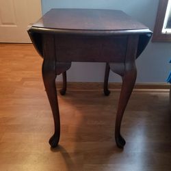 End Table with adjustable sides