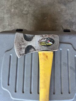 Ludell 331/2 in Axe with fiberglass handle