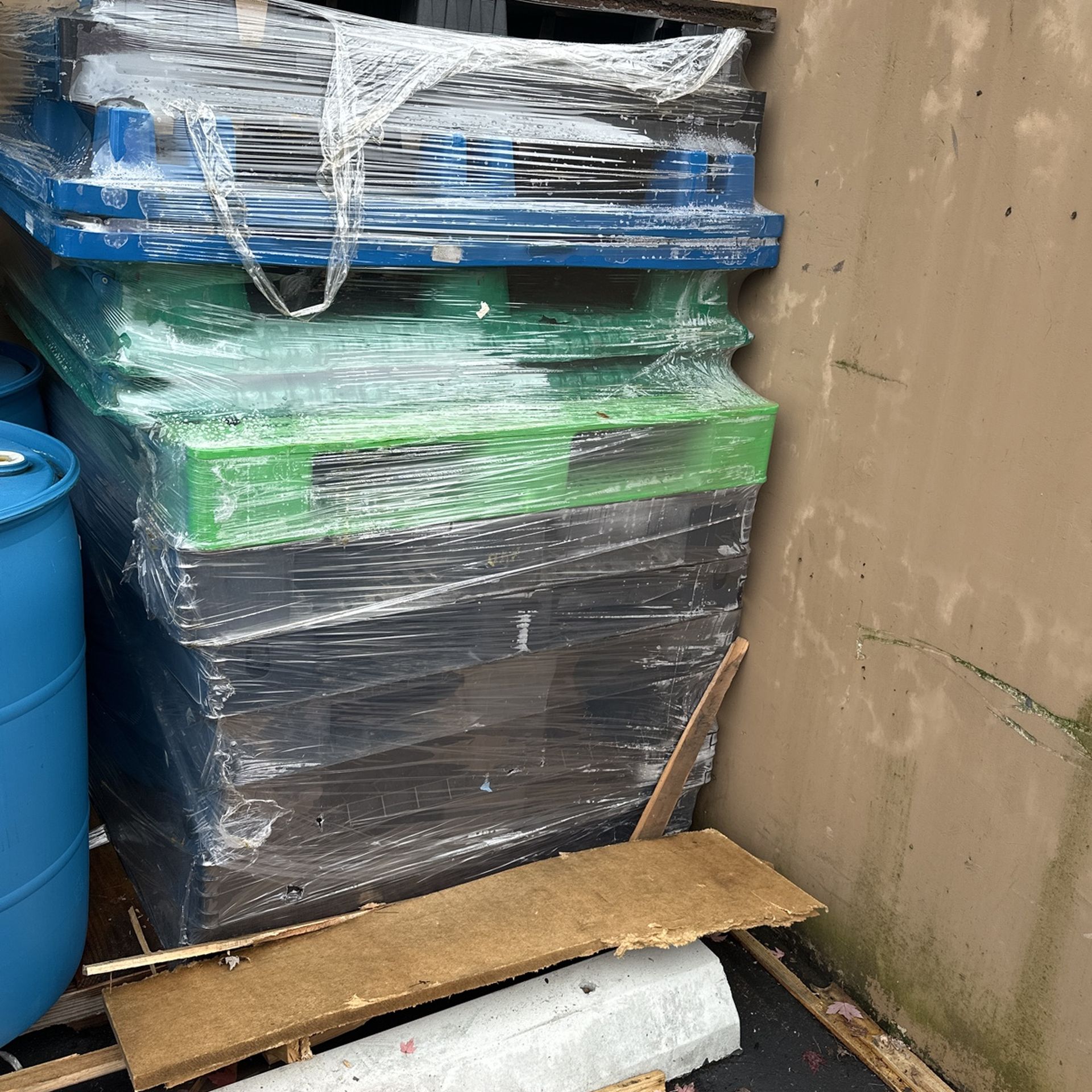 Plastic Pallets Free for Sale in Monroe, WA OfferUp