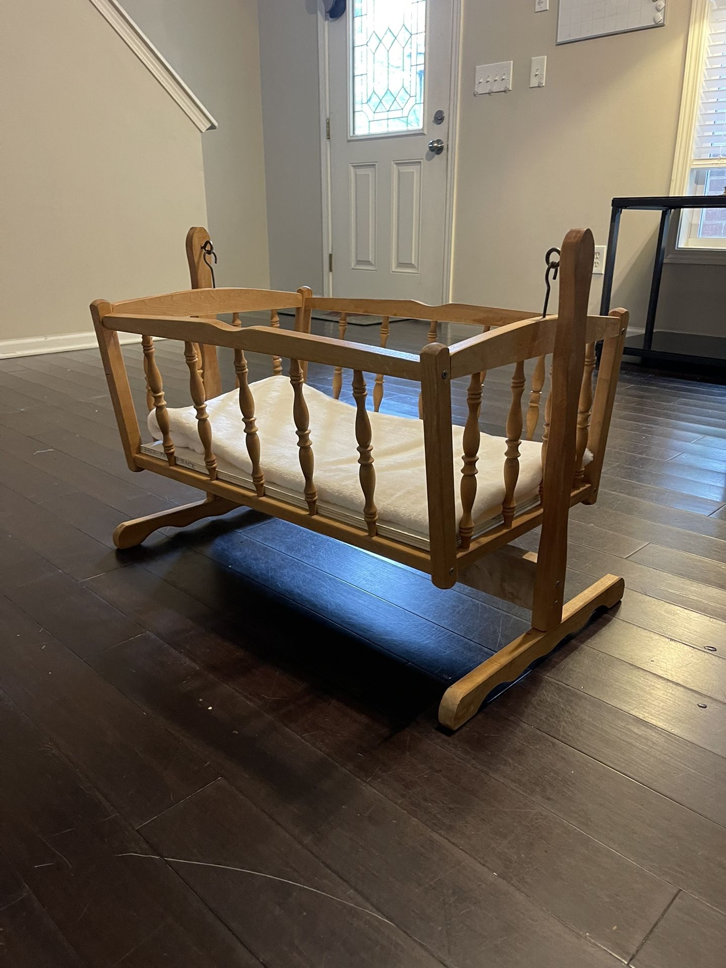 Antique Classic Baby Cradle (Perfect Condition)