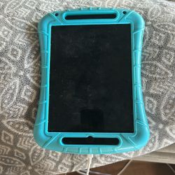 Apple iPad for sale five years old includes Rubber case cover