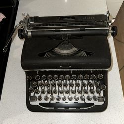 Fully Functional Rare US Army Vintage Royal Aristocrat Typewriter 