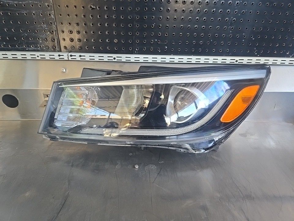 Kia Sedona Headlight