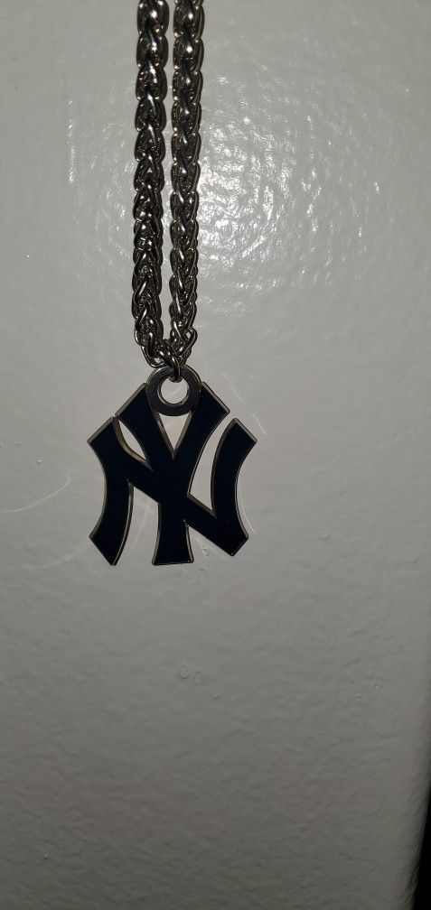 Metal New York Yankee Chain