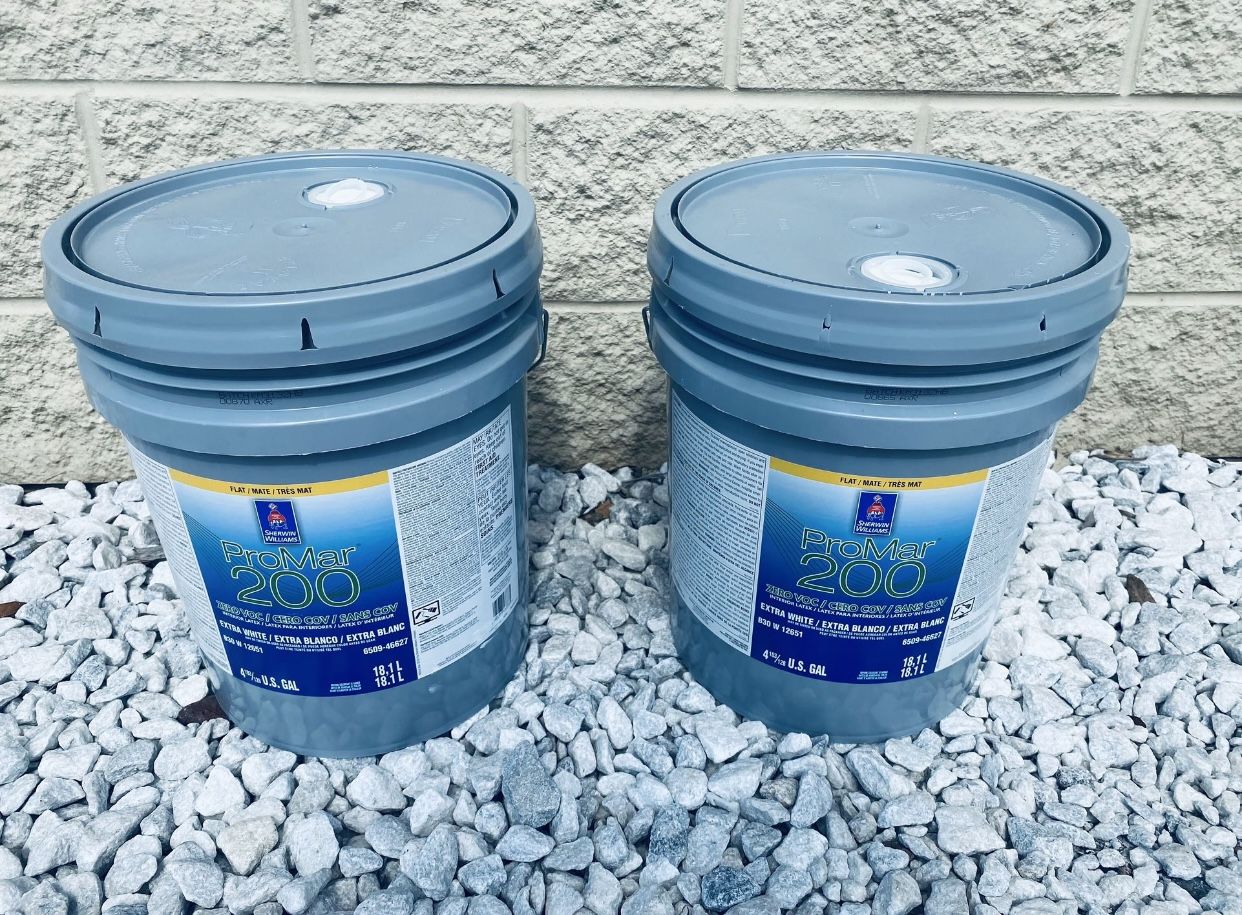 Interior Off-White Flat Paint. #7002-16 Swiss Coffee. 10 Gallons.