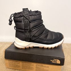 North Face Boots Woman’s Size 6