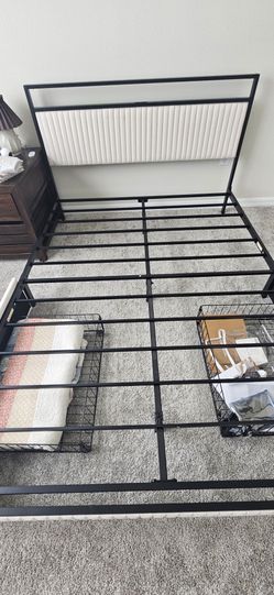 Queen Metal Bedframe