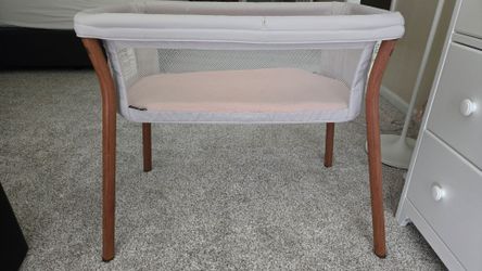 Baby Bassinet with Wood Legs