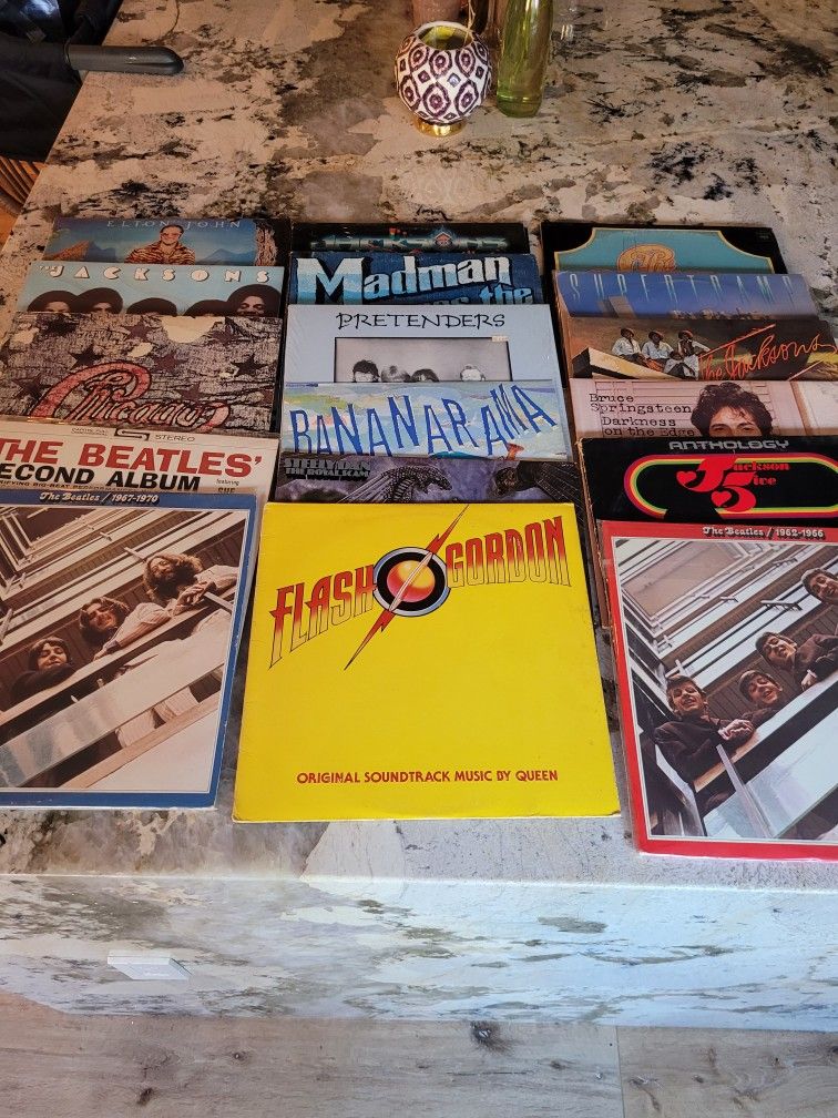 Vintage Records Retro Vynil Music TheBeatles Elton Jackson 