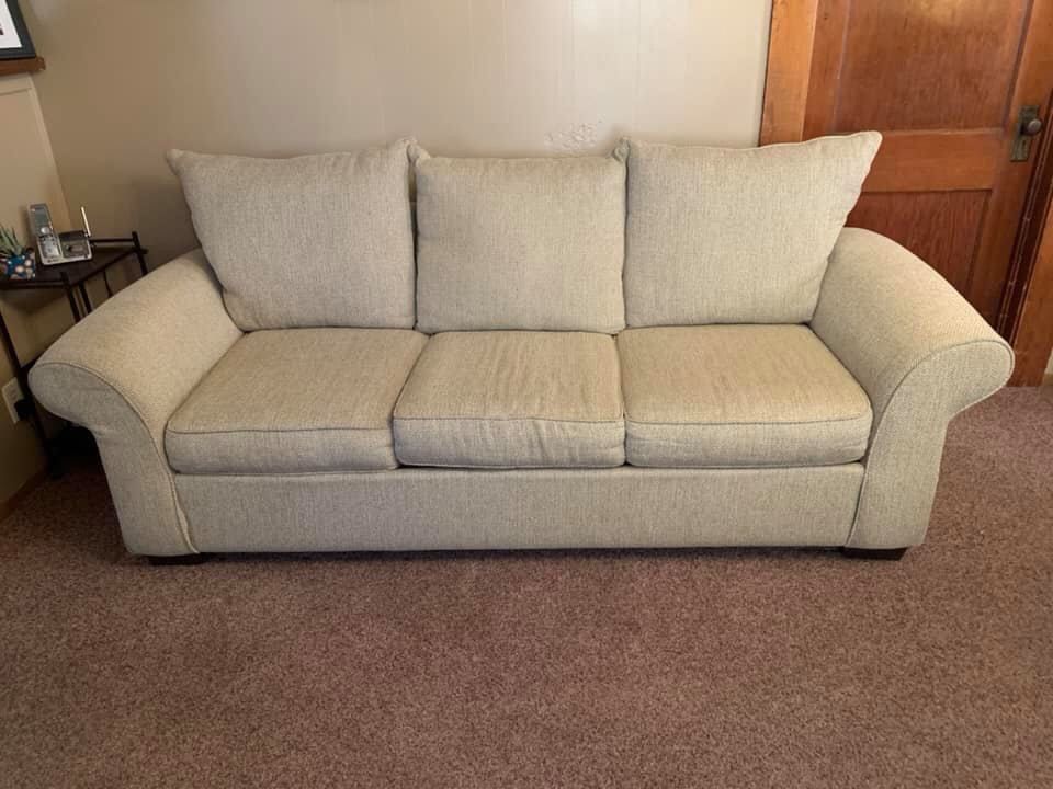Comfortable couch $reduced