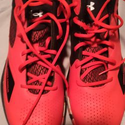 Previously Owned Men's 13 Under Armour Tennis Shoes