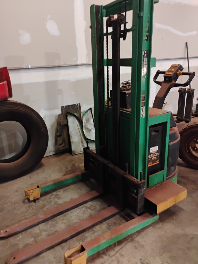 Clark * walk Behind FORKLIFT * 2200 LBS * ELECTRIC 