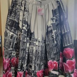 Beautiful Tulip Pleated Skirt (NWT)