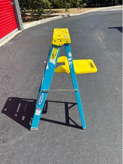 Fiberglass Step Ladder