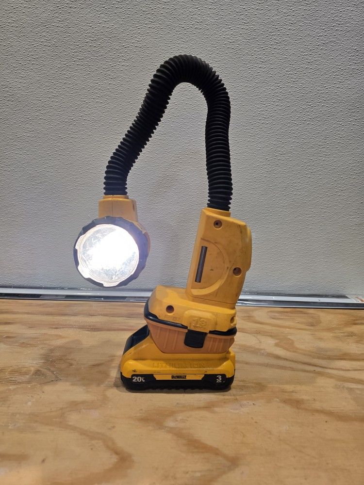 DeWalt Light With No Battery