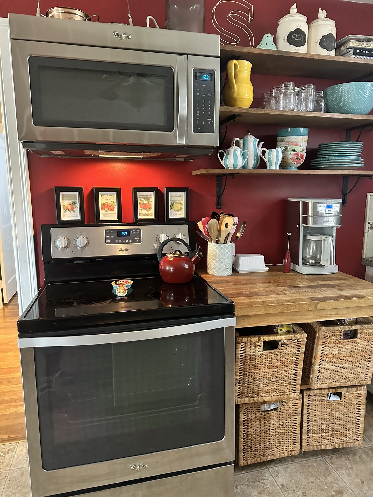 Whirlpool microwave and Oven Set 