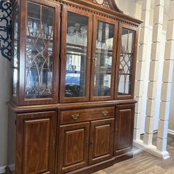  BroyHill China Cabinet/ Hutch