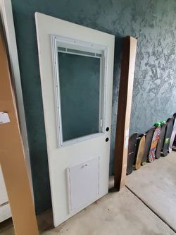 steve & sons 31-3/4 x 79 door w/ xl dog door, built in blinds 