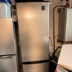 RCA 9.2 Cu Ft Stainless Fridge bottom Freezer