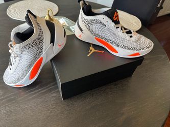 Men’s basketball shoes