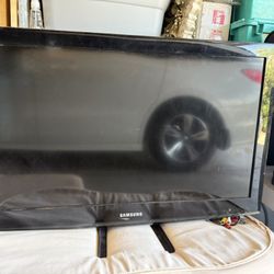 30” Samsung Tv  With Remote and Tv Mount 