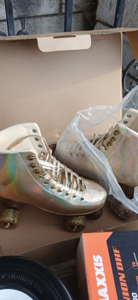 Gold Size 10 Roller Skates