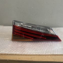 2014-2017 Lexus Is 250 Right Trunk Light 