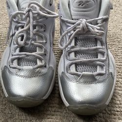 Question Mid Basketball Shoe US7 