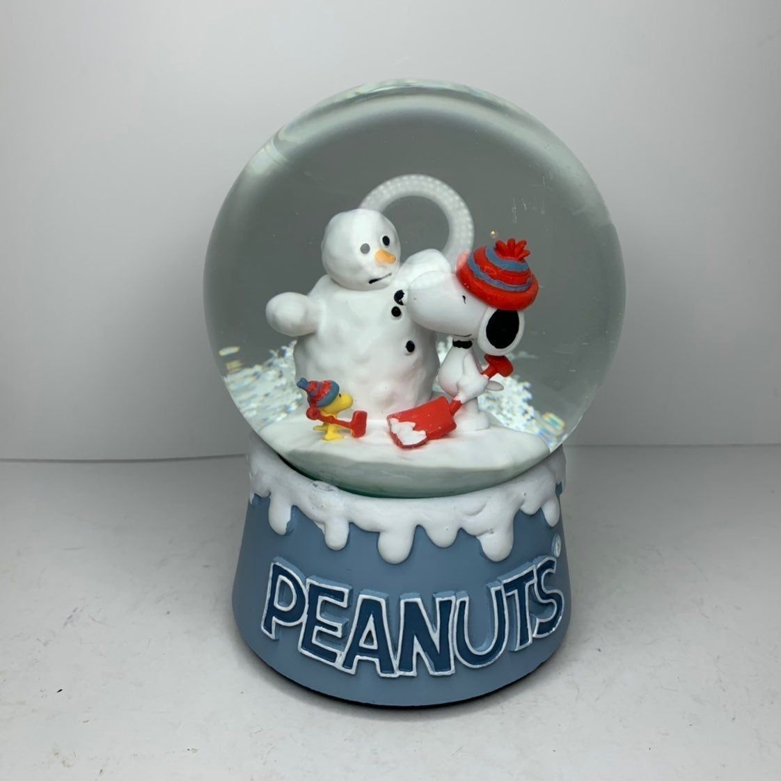 NEW Peanuts Comic Strip Cartoon Character Snoopy Dog Woodstock Yellow Bird Musical Christmas Windup Snow Globe Holiday Decoration Charlie Brown Snow