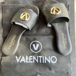 VALENTINO BY MARIO VALENTINO CARRIE LEATHER SANDALS IN BLACK/GOLD US 6