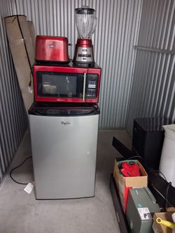 Refrigerator Whirlpool Tostador Oster Licuadora Oster Y Microwave Emerson