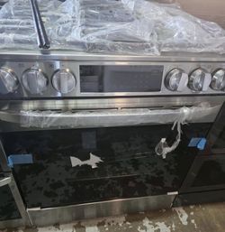 New LG 30in. Front control Gas Range Easy clean Stainless Steel