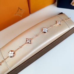 This is a classic women's bracelet.