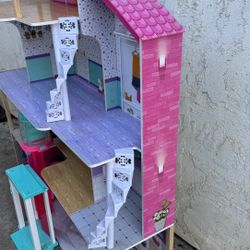 Doll House 
